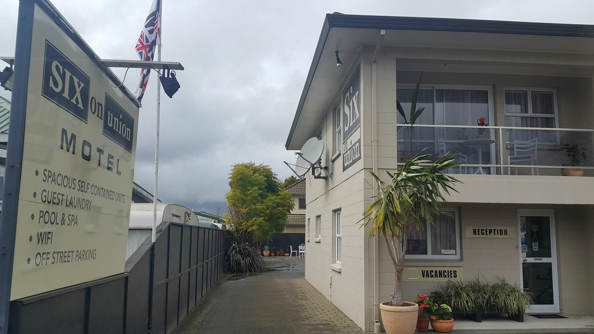Six On Union Motel Rotorua Exteriör bild
